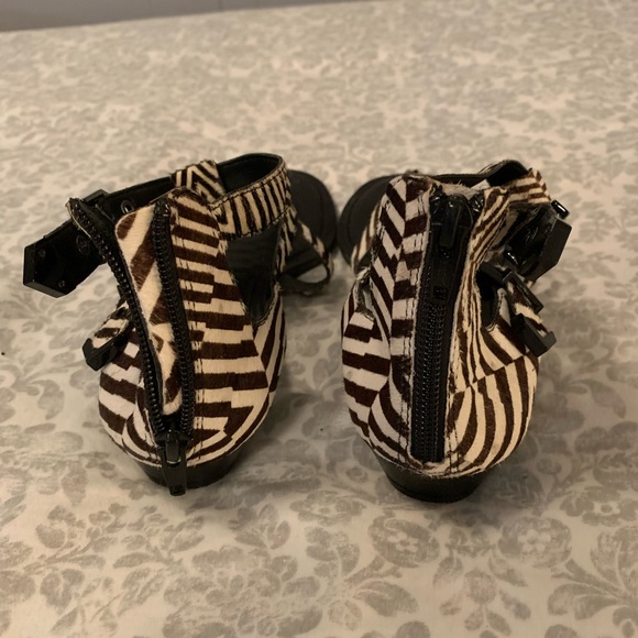 Gianni Bini calf hair zebra print sandals - Picture 5 of 5